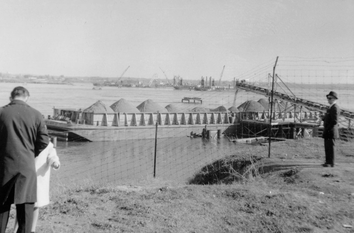 Barge sur le fleuve St-Laurent