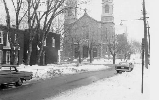 Église Saint-François d'Assise en hiver