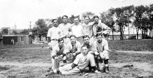 Équipe de baseball de Longue-Pointe sur le terrain de l’Asile Saint-Benoît-Joseph-Labre