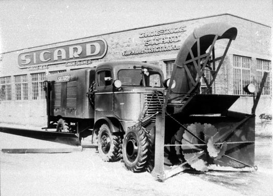 Une souffleuse à neige de la compagnie Sicard