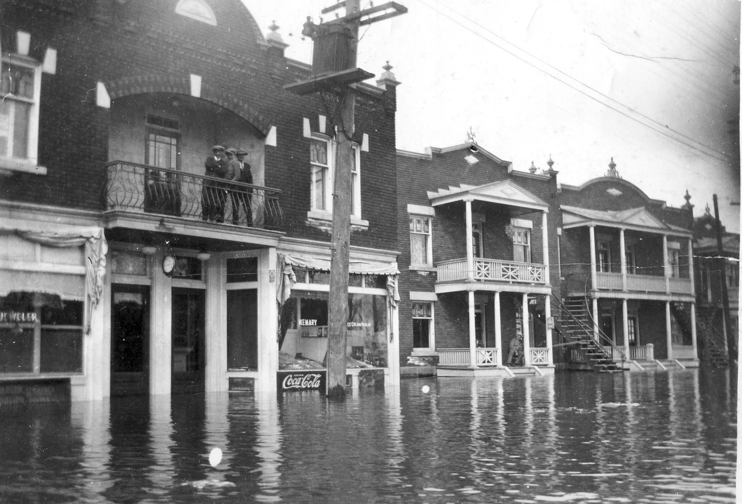 Inondation sur la rue Notre-Dame