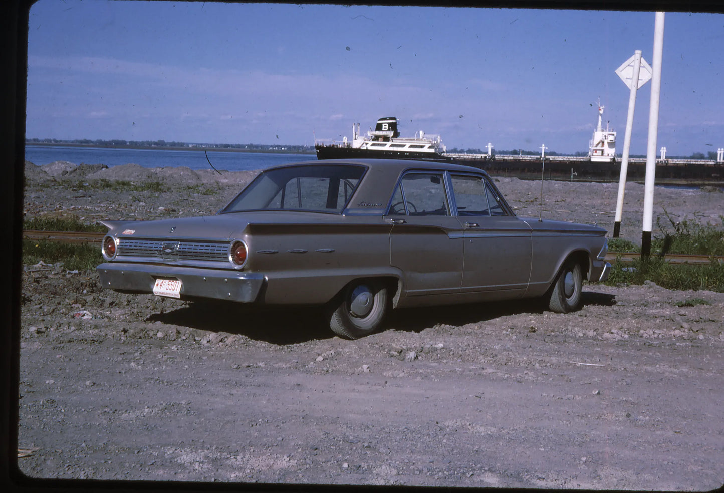 Voiture sur la promenade Bellerive