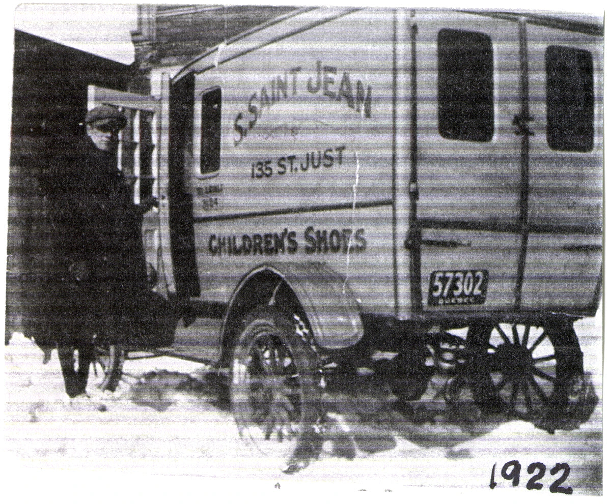 Camion de livraison de la compagnie S.St-Jean Shoes