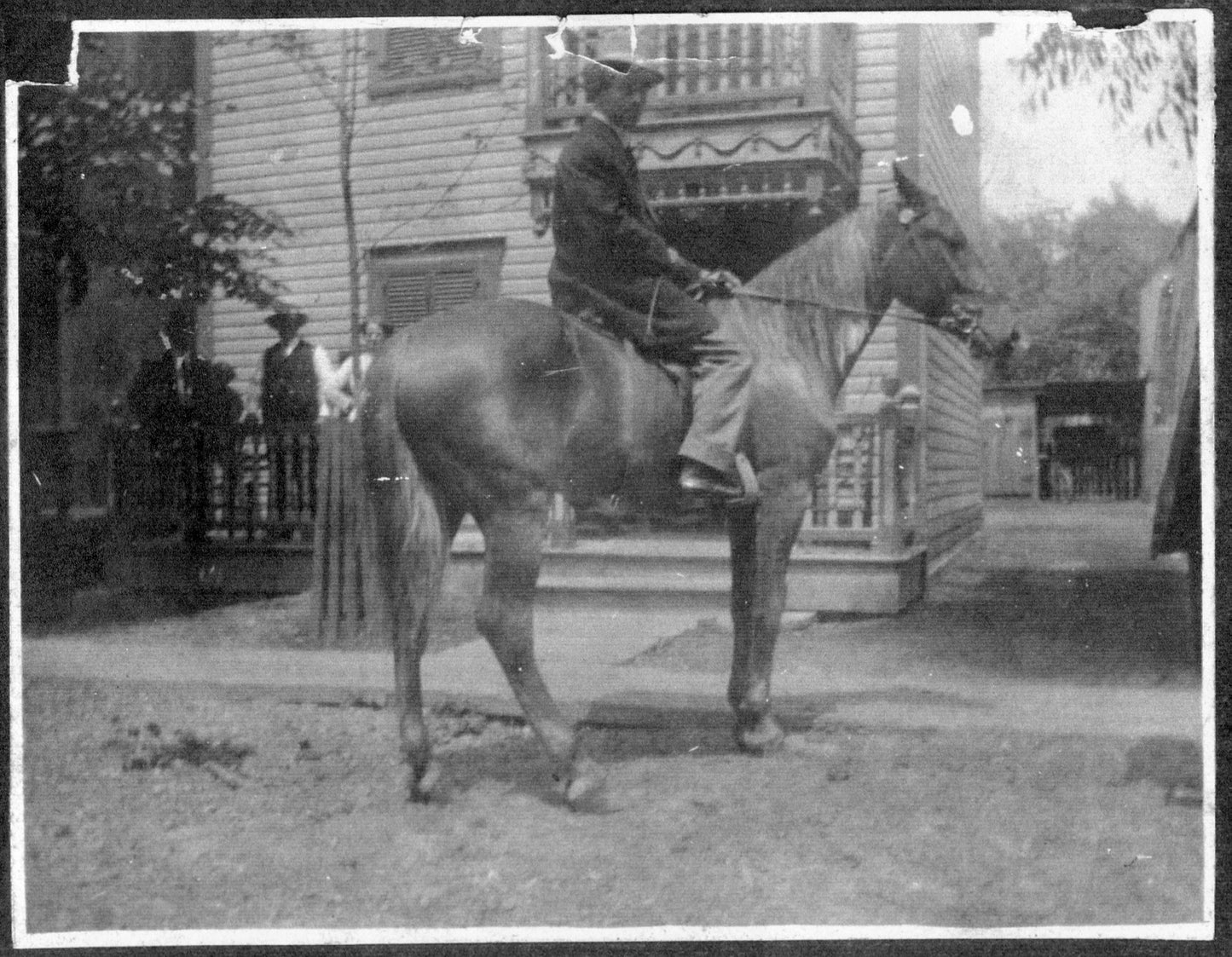 Levye Lachapelle à cheval