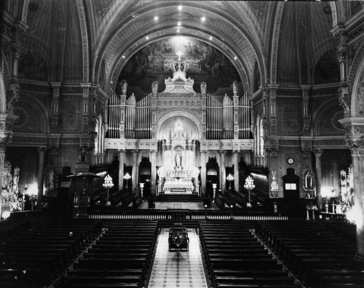 Intérieur de l'église Très-Saint-Nom-de-Jésus