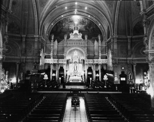 Intérieur de l'église Très-Saint-Nom-de-Jésus