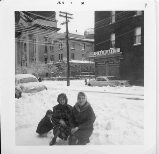 Dans la neige sur la rue Adam