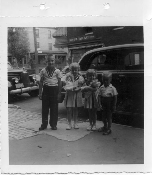 Enfants sur la rue Adam