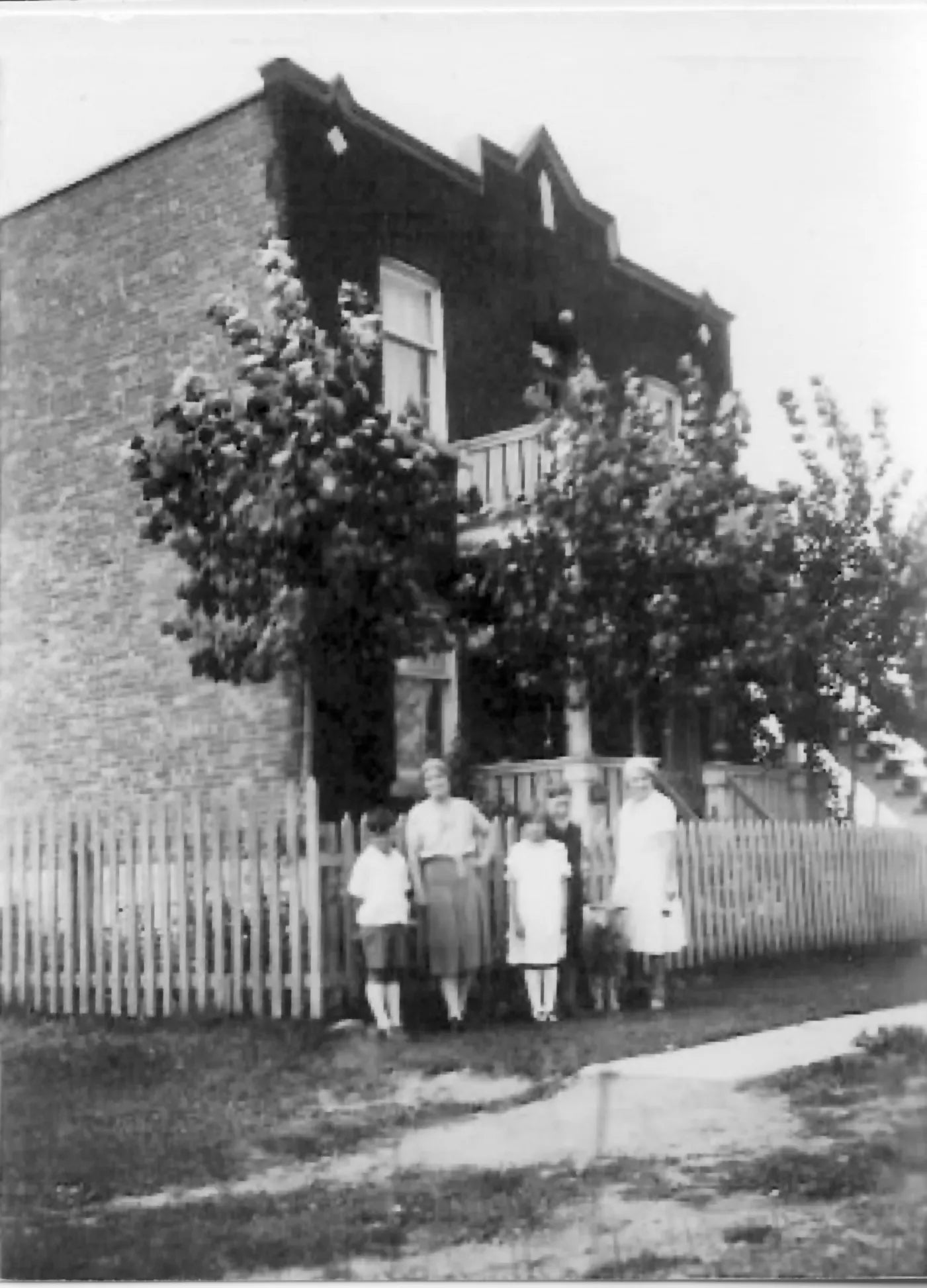 Maison au coin de Duquesne et Sherbrooke