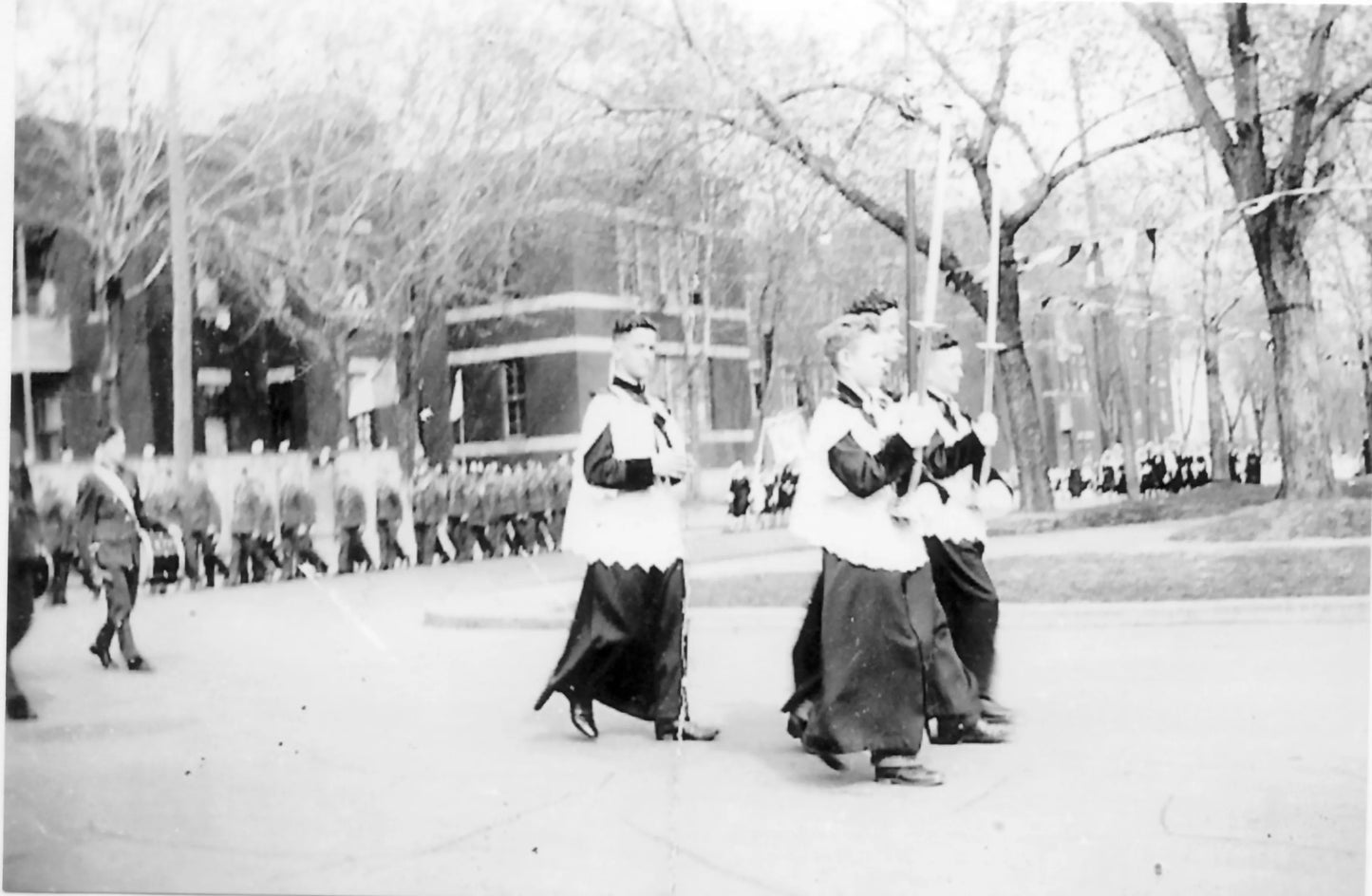 Procession dans la paroisse Notre-Dame-des-Victoires