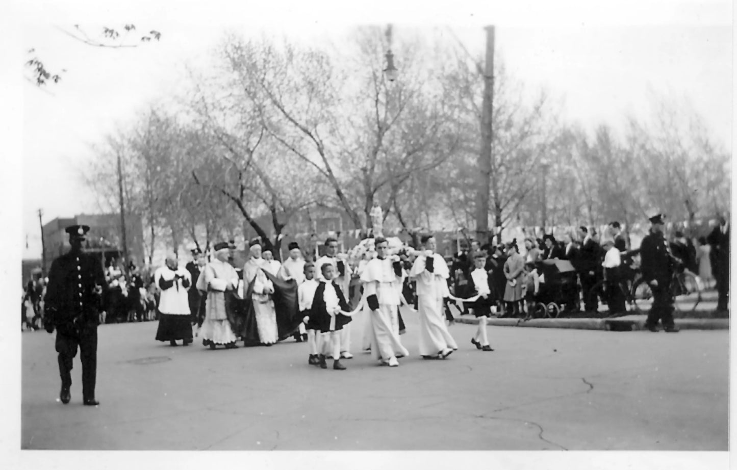 Procession à Notre-Dame-des-Victoires