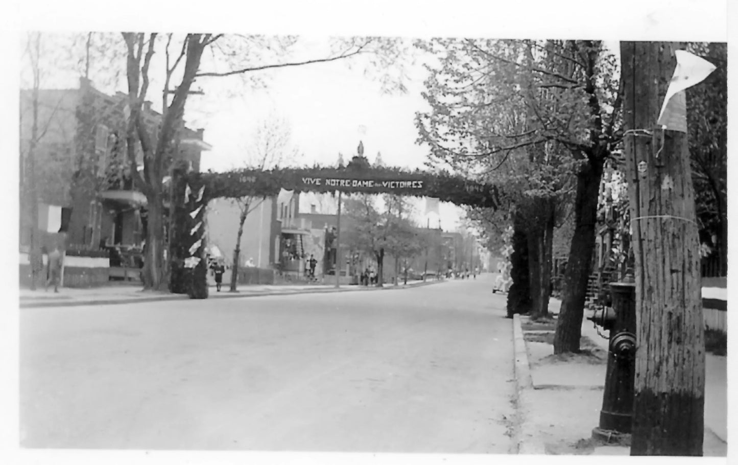 Procession à Notre-Dame-des-Victoires